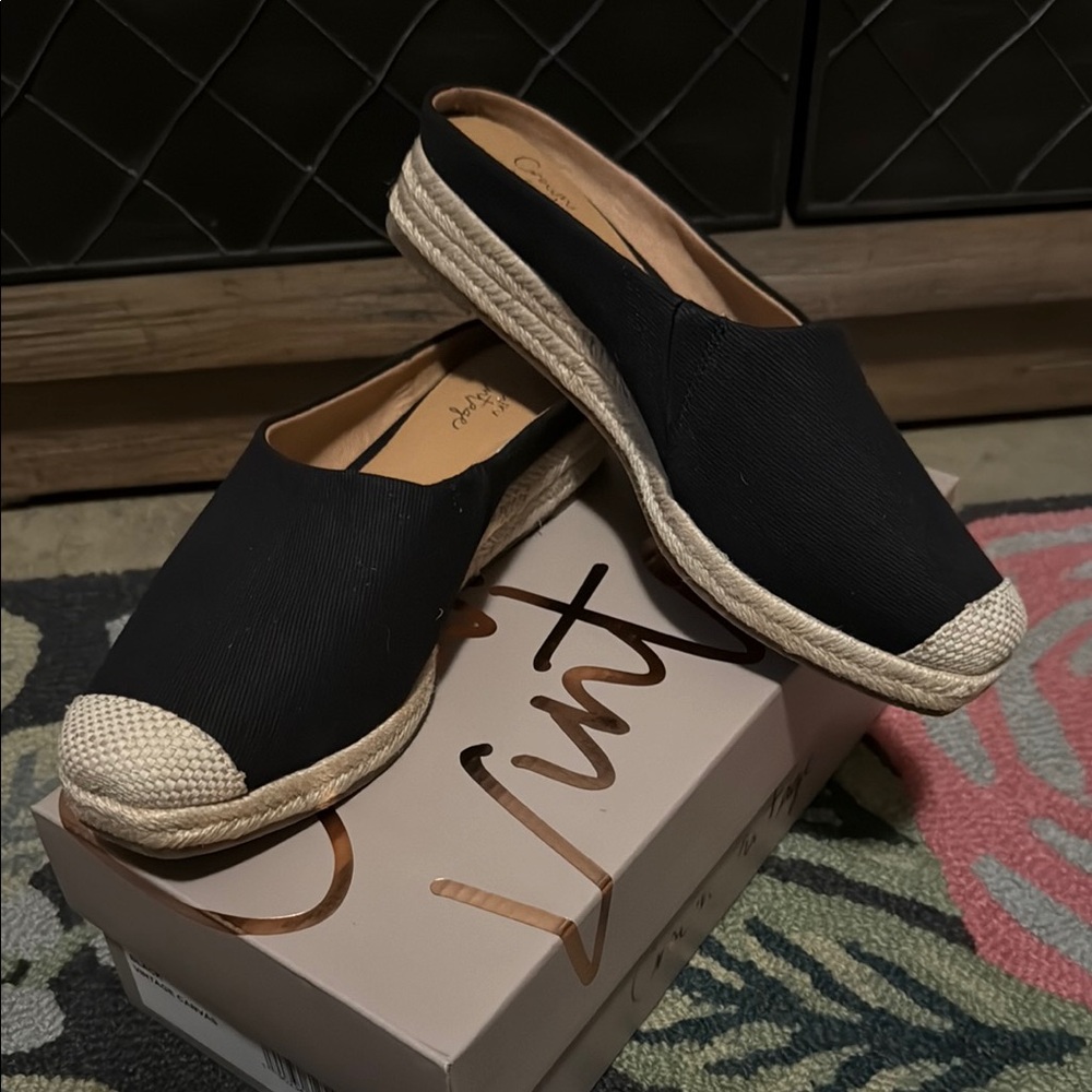 Chic Black Espadrille Mules -NEW!